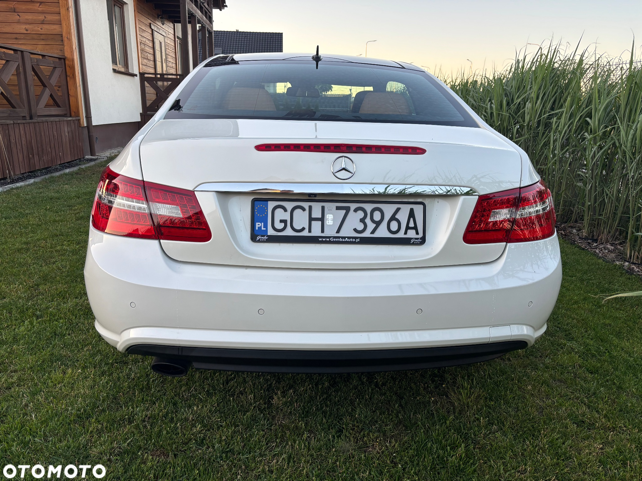 Mercedes-Benz Klasa E 250 CGI Coupe BlueEFFICIENCY Automatik Avantgarde - 6