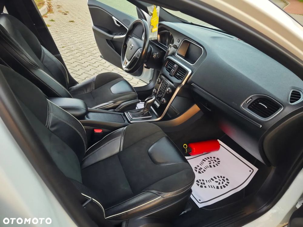 Volvo V40 T3 Geartronic RDesign - 16