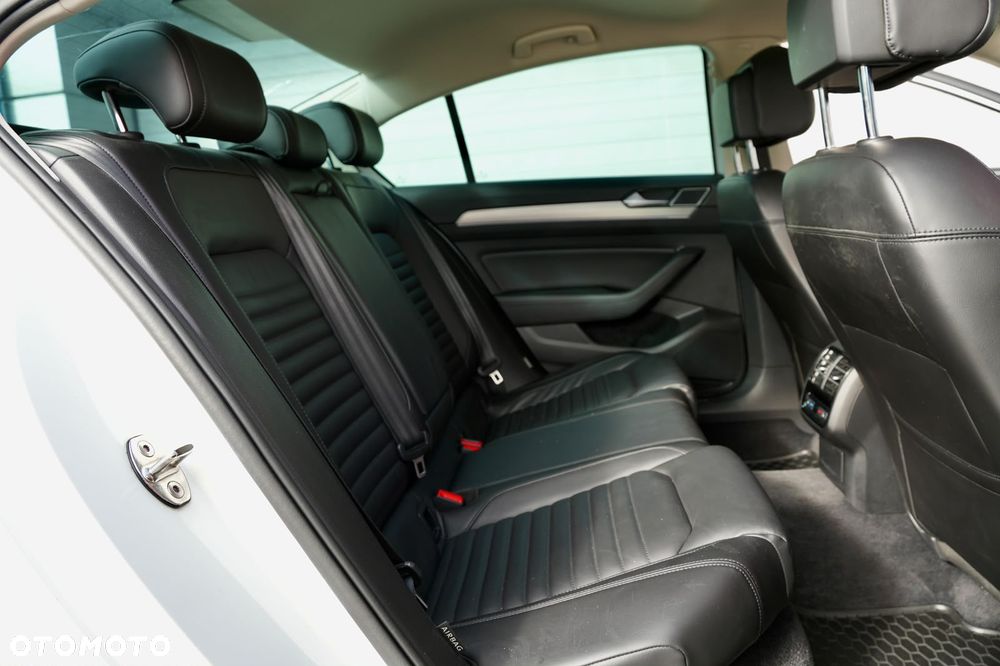 Volkswagen Passat - 18