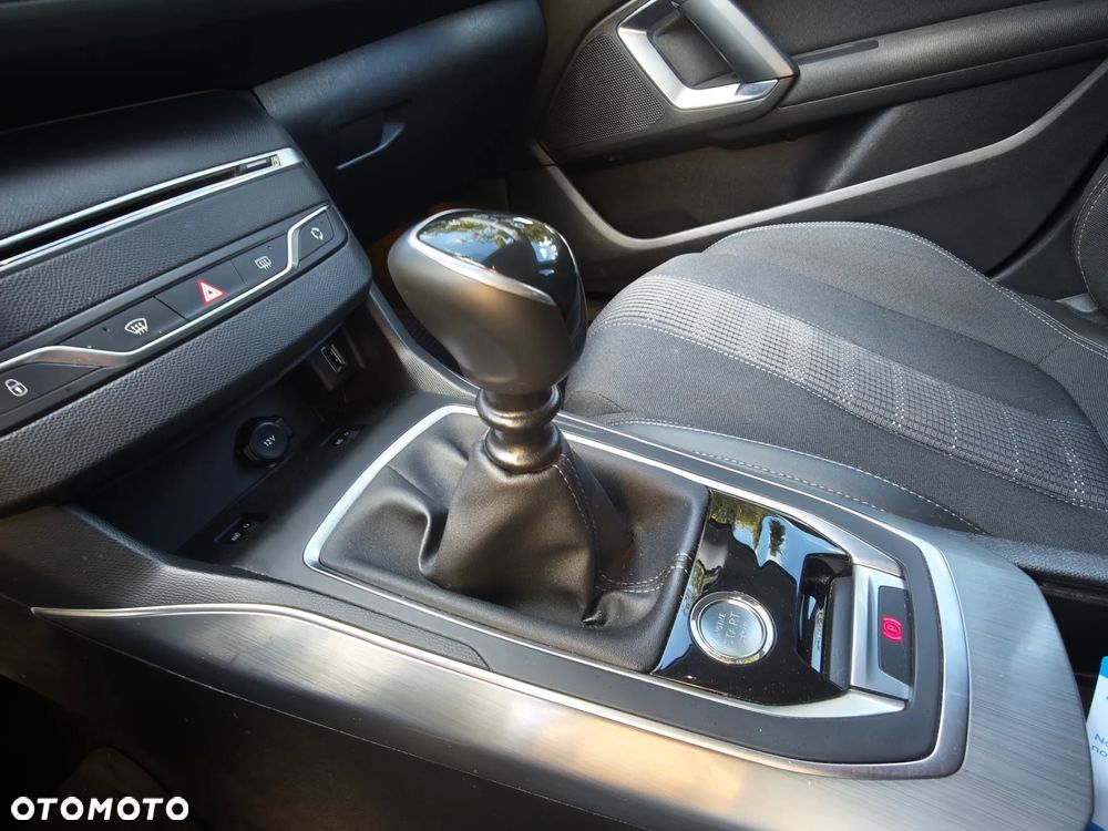 Peugeot 308 1.5 BlueHDi Allure S&S - 32