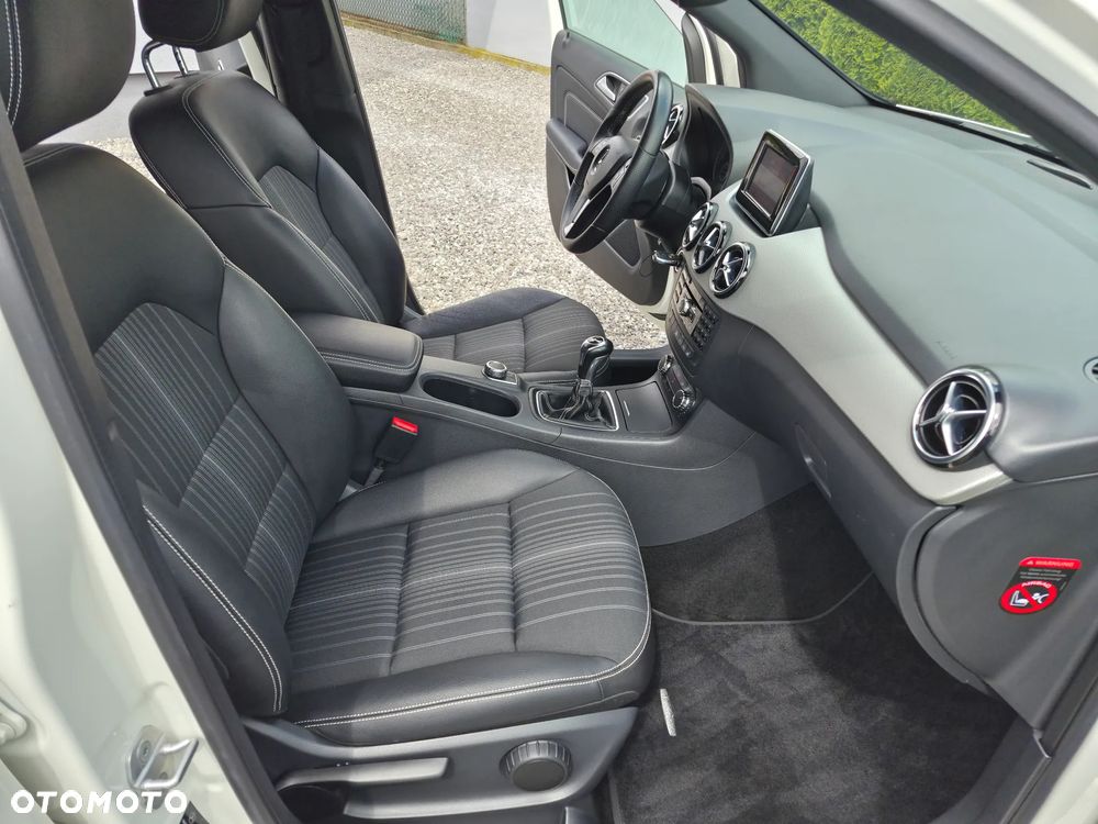 Mercedes-Benz Klasa B 180 BlueEFFICIENCY Edition Style - 27