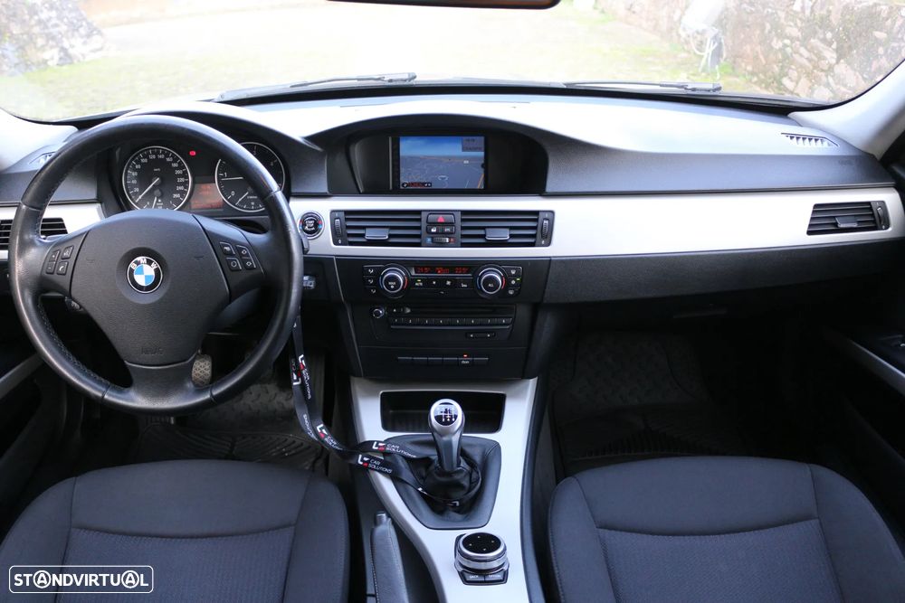 BMW 318 d Navigation Sport - 21