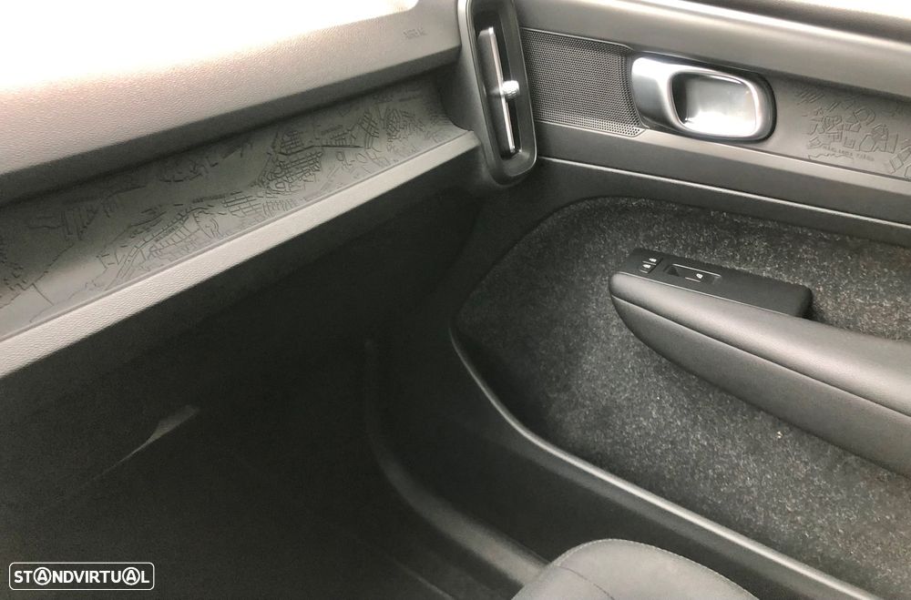 Volvo XC 40 2.0 D3 Momentum Plus - 22