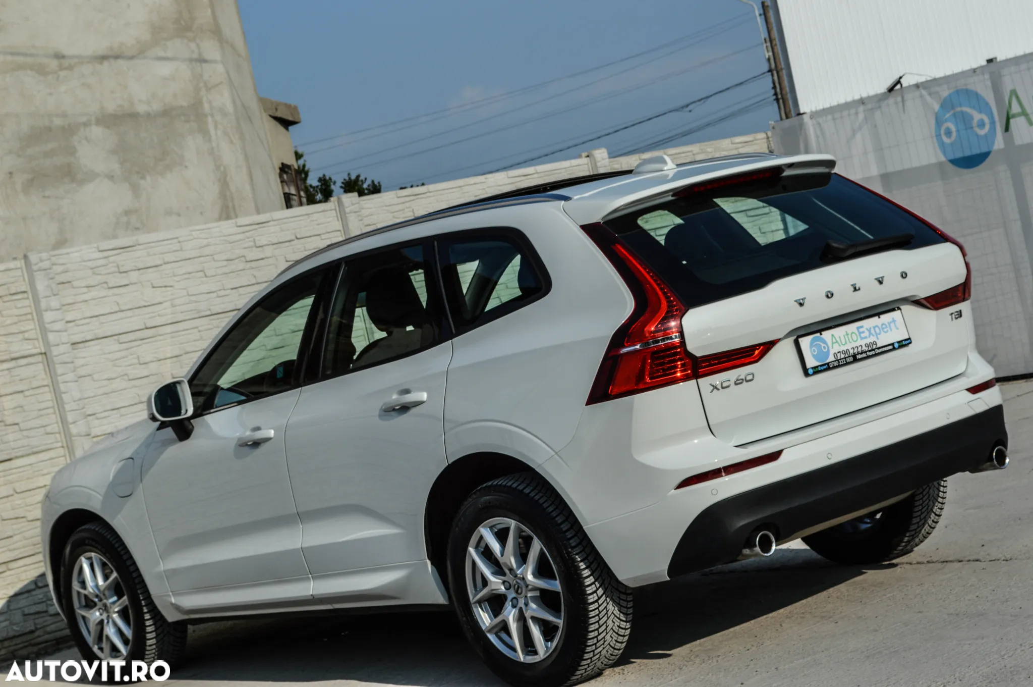 Volvo XC 60 T8 Twin Engine AWD Momentum - 4