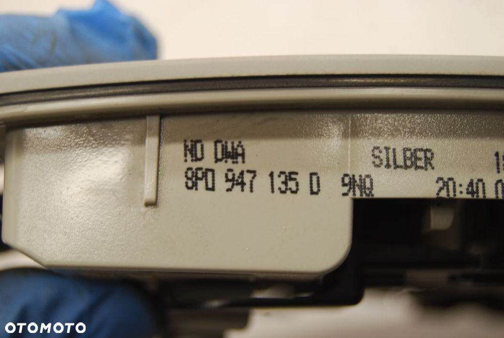 LAMPKA PODSUFITKI KABINY 8P0947135D AUDI A3 8P - 4