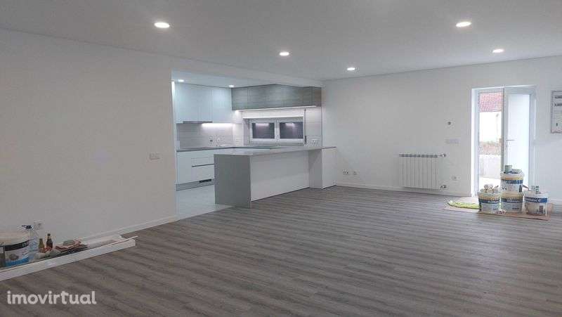 Moradia T4 com logradouro e jardim - Grande imagem: 2/12