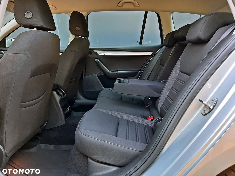 Skoda Octavia 2.0 TDI Ambition DSG - 23