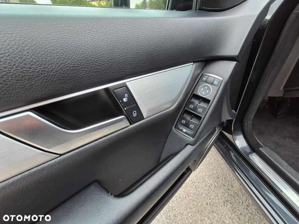 Mercedes-Benz Klasa C 180 BlueEFFICIENCY Avantgarde - 26