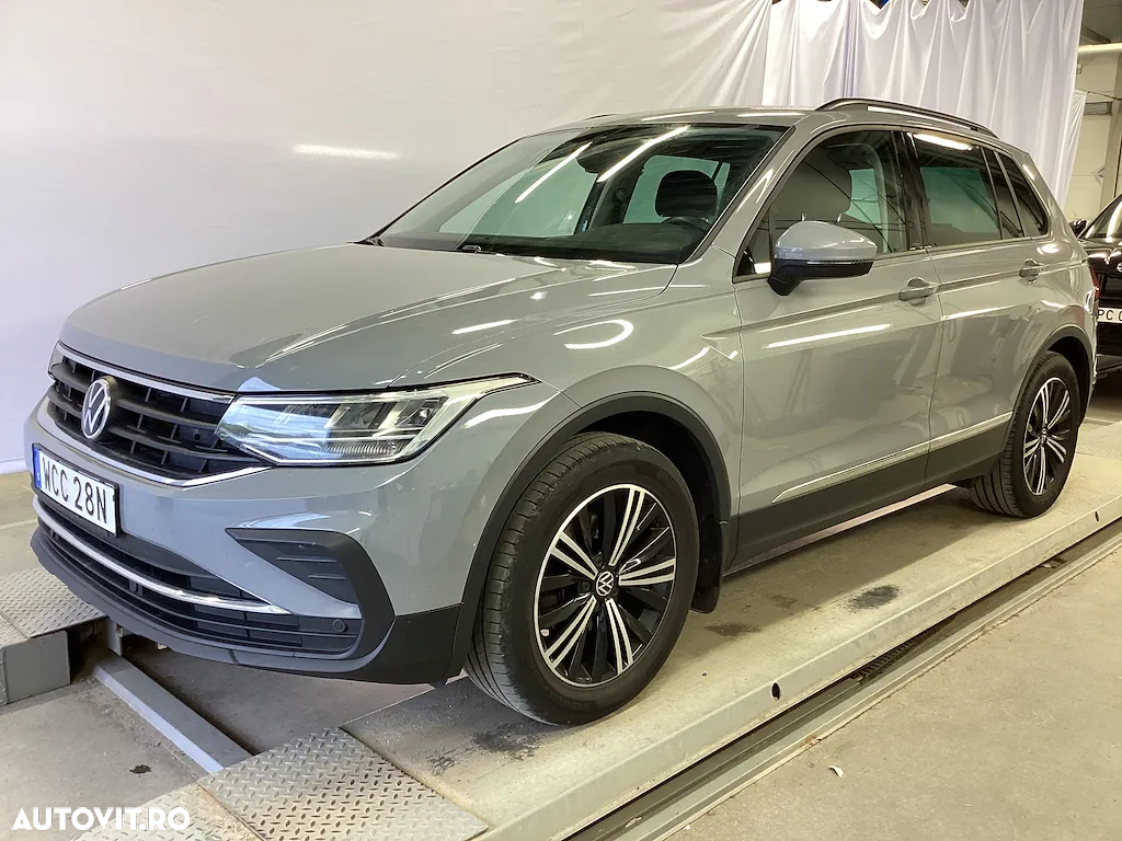 Volkswagen Tiguan - 2