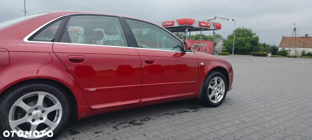Audi A4 Limousine - 4