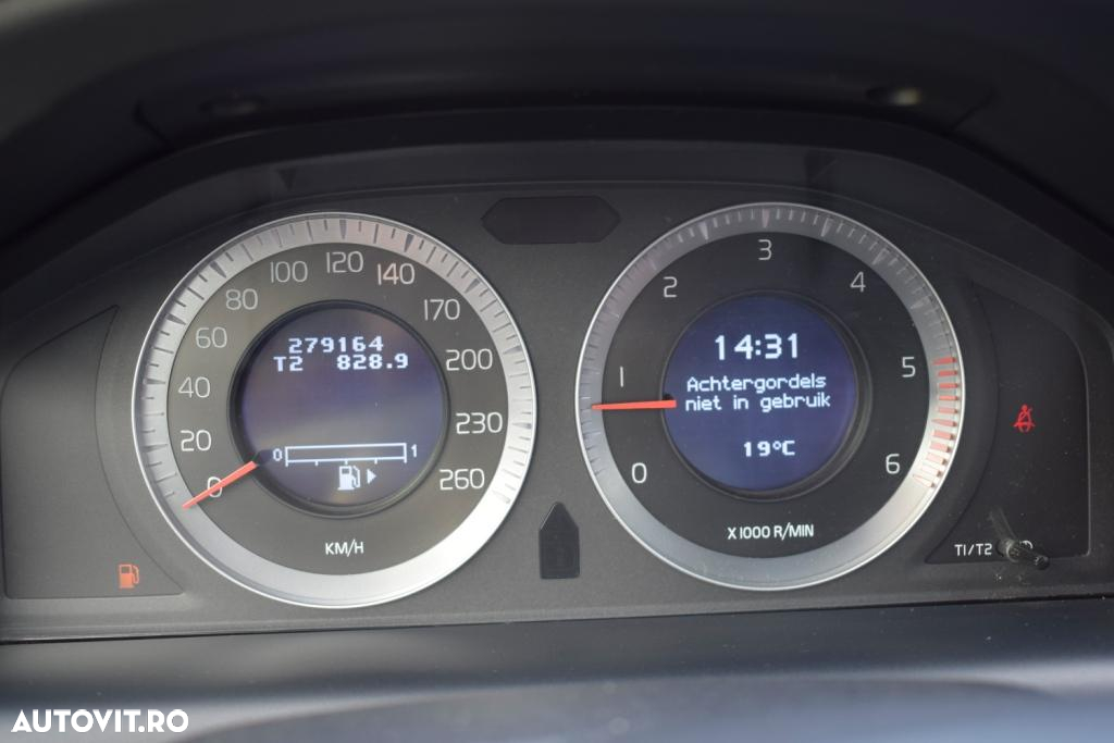 Volvo XC 60 D5 AWD Kinetic - 27