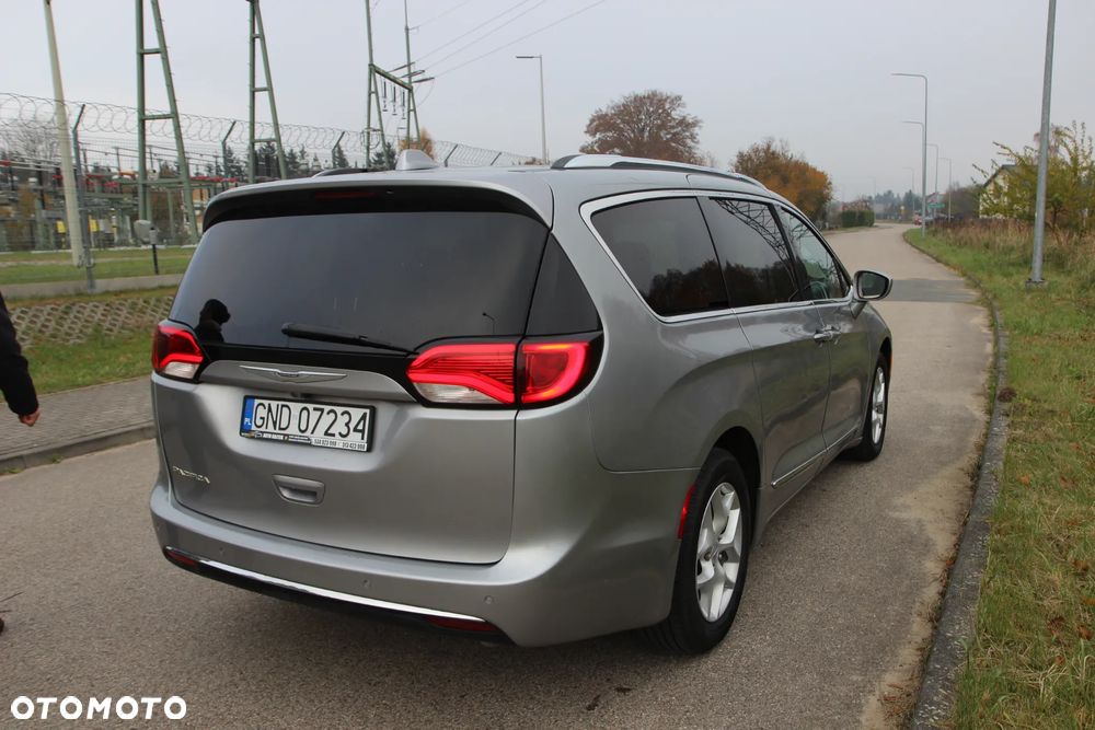 Chrysler Pacifica - 5