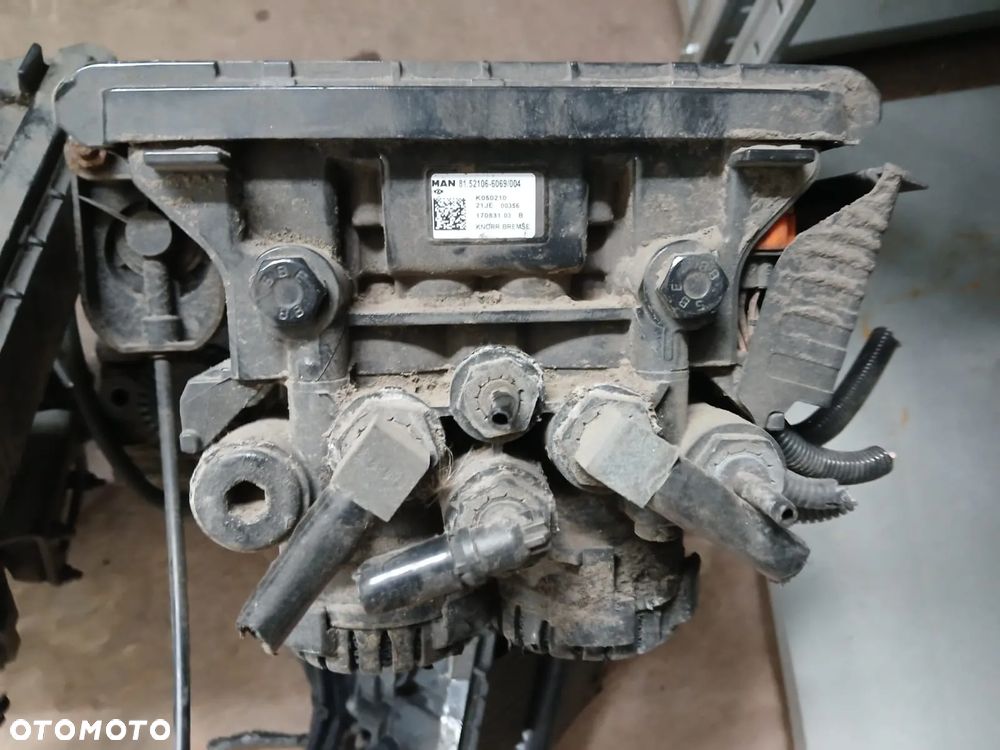 ZAWÓR MODULATOR EBS MAN TGX EURO 6  81.52106-6069 K050210 21JE - 1