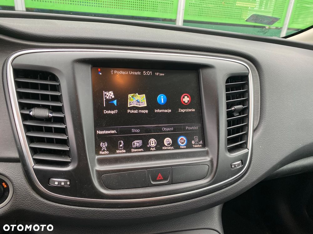 Chrysler 200 - 8