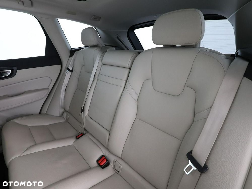Volvo XC 60 T6 Plug-In Hybrid AWD Inscription Expression - 18