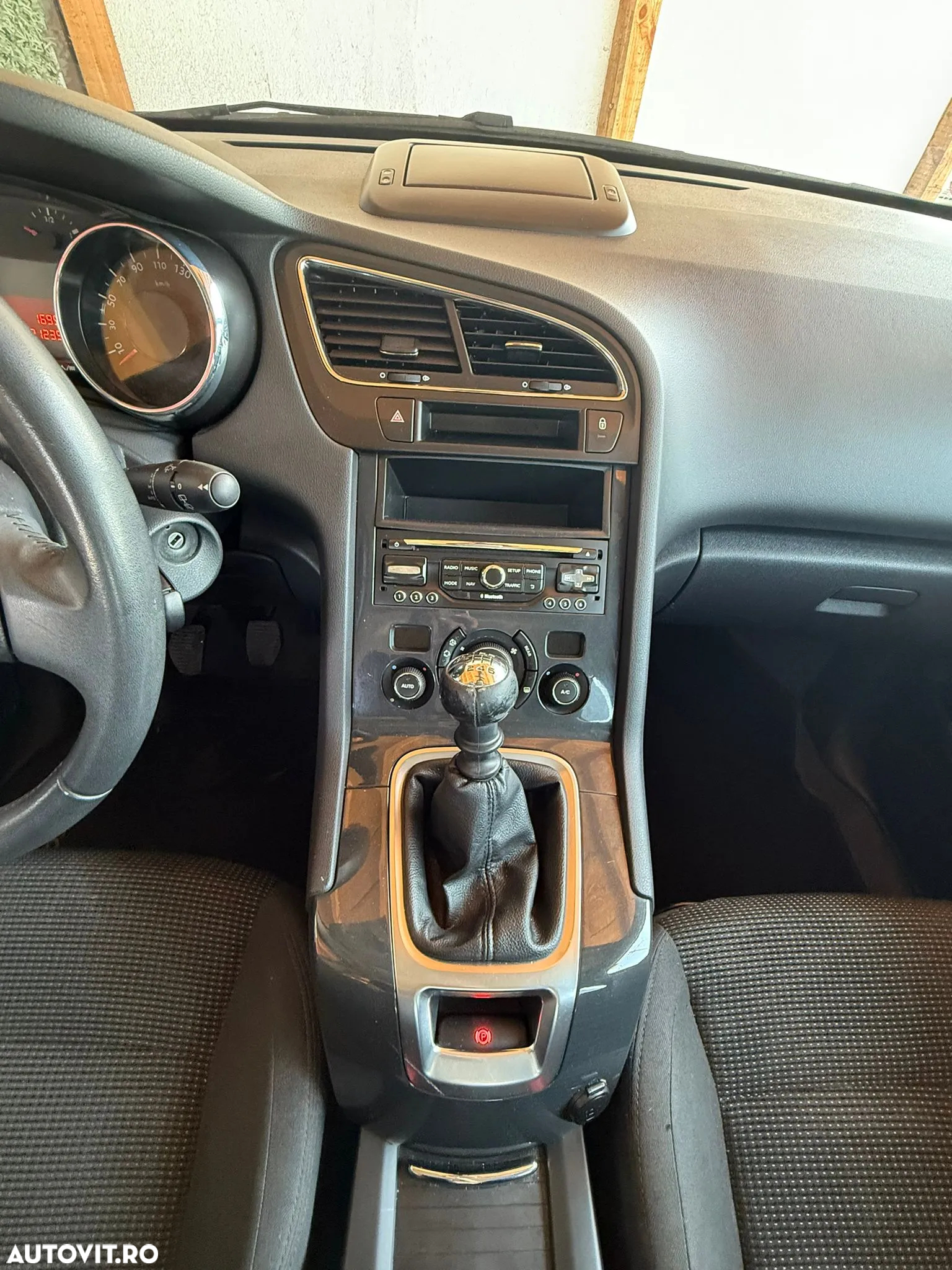 Peugeot 5008 HDI 115 Active - 11