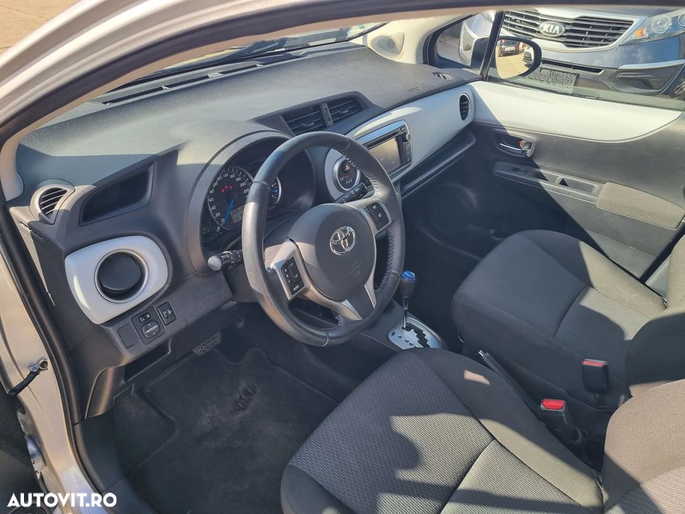 Toyota Yaris 1.5 VVT-i HSD Luna - 9