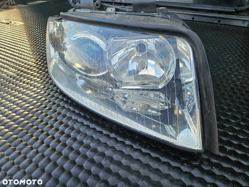 Reflektor Lampa Xenon D1S Przód Przednia PRAWA Valeo Europa Audi A4 B6 - 3
