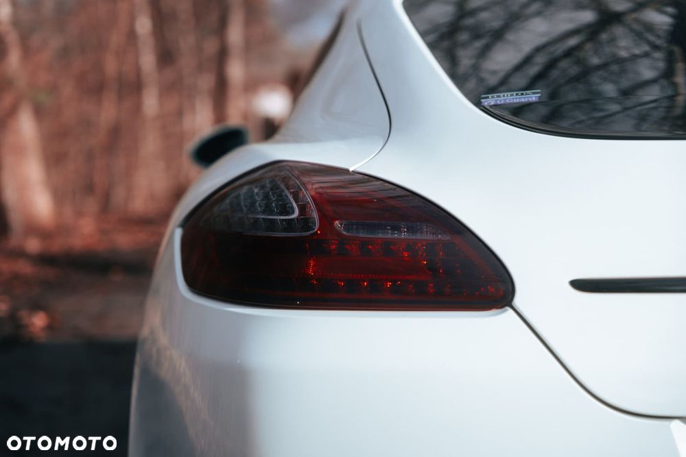 Porsche Panamera GTS PDK - 4