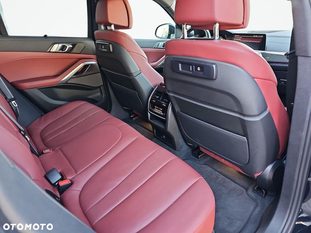 BMW X6 M50i - 16