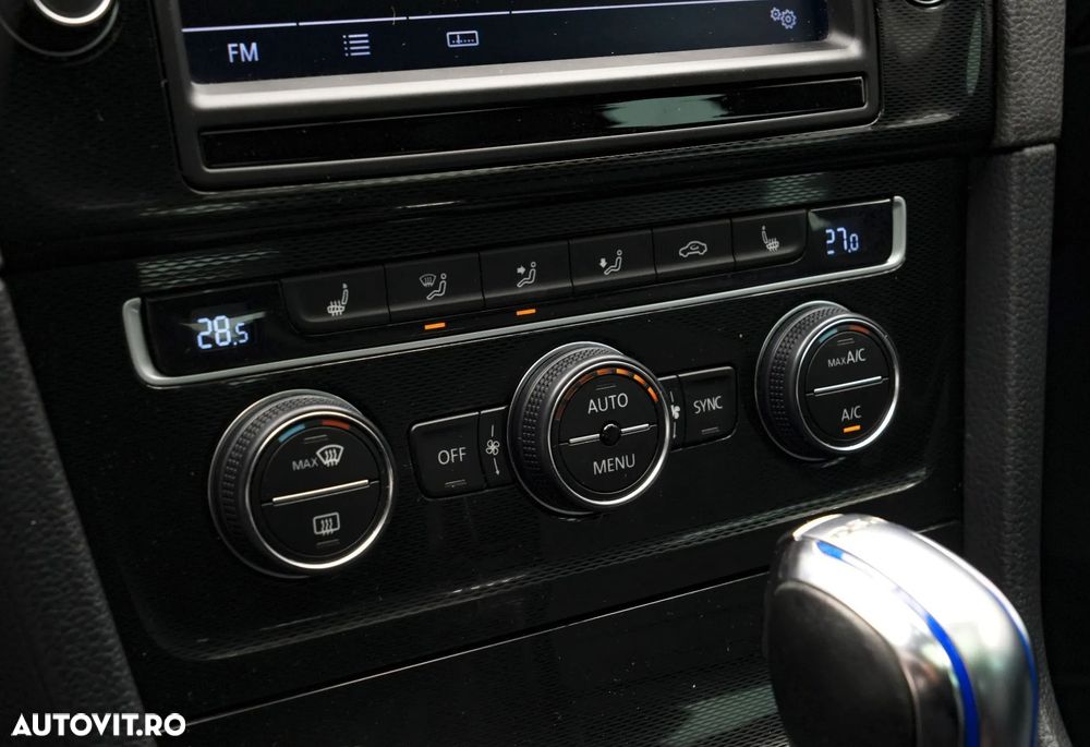 Volkswagen Golf - 24