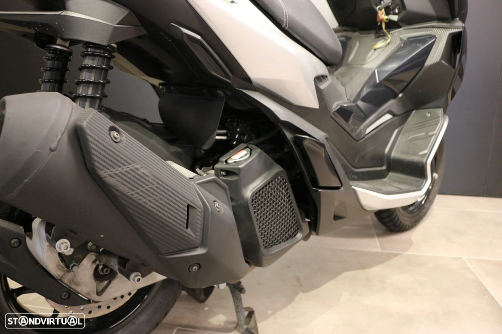 Aprilia SR GT 125 - 3