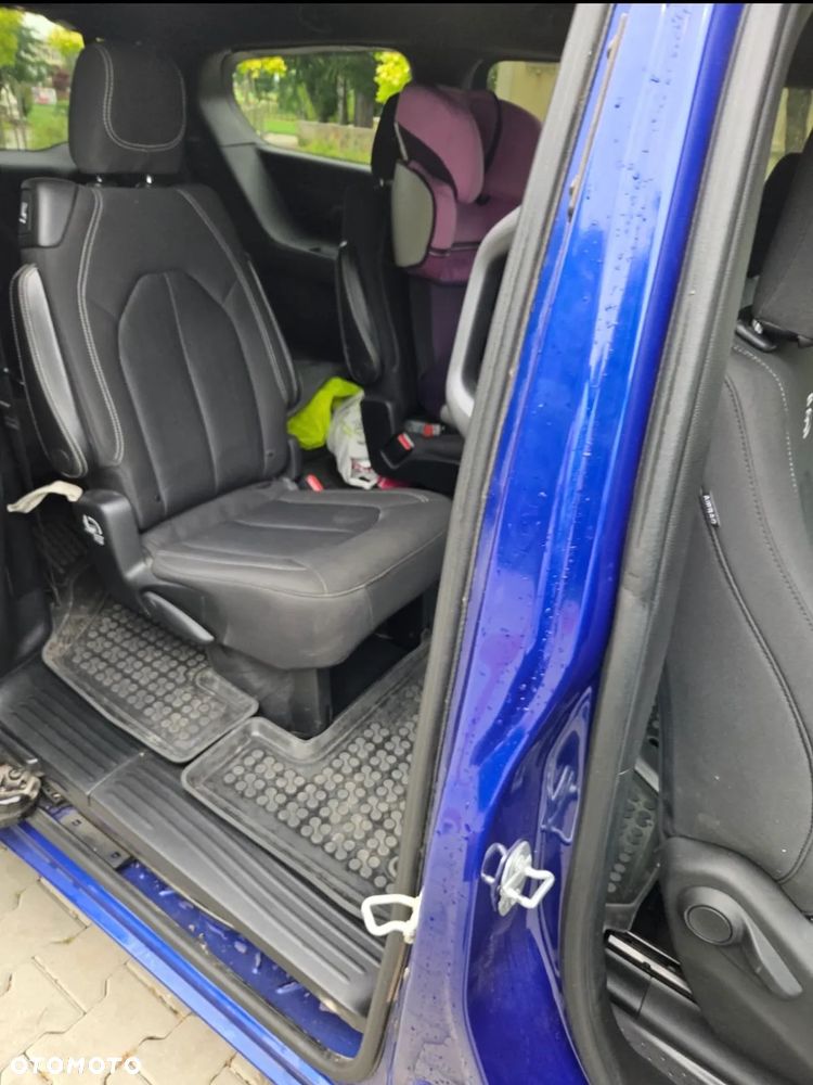 Chrysler Pacifica - 14