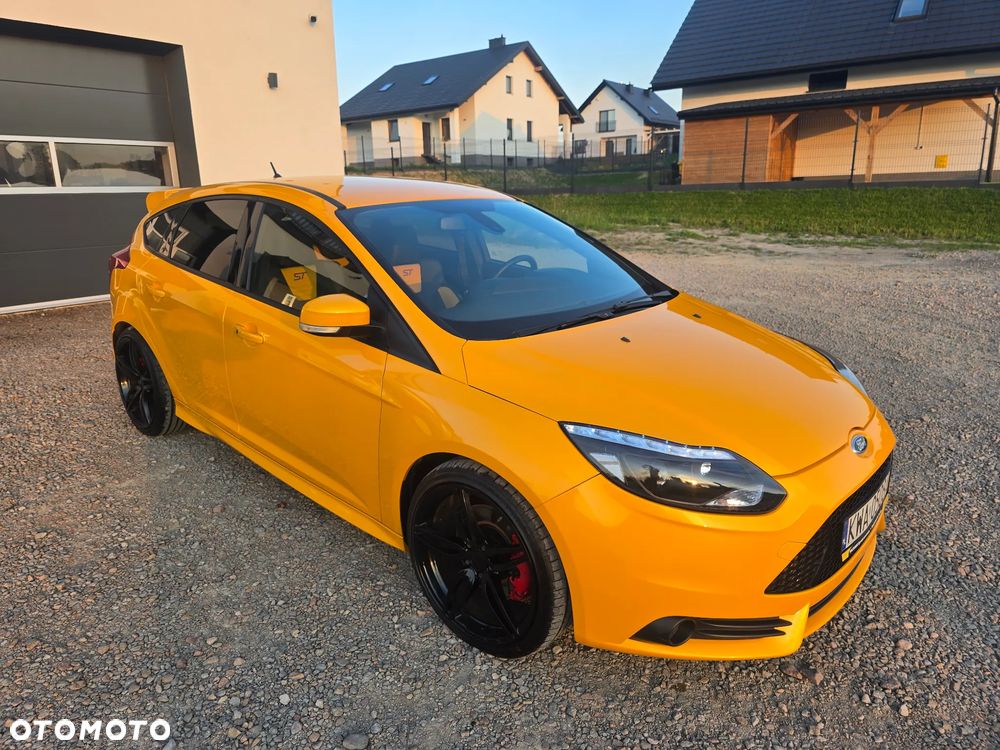 Ford Focus 2.0 EcoBoost ST - 11