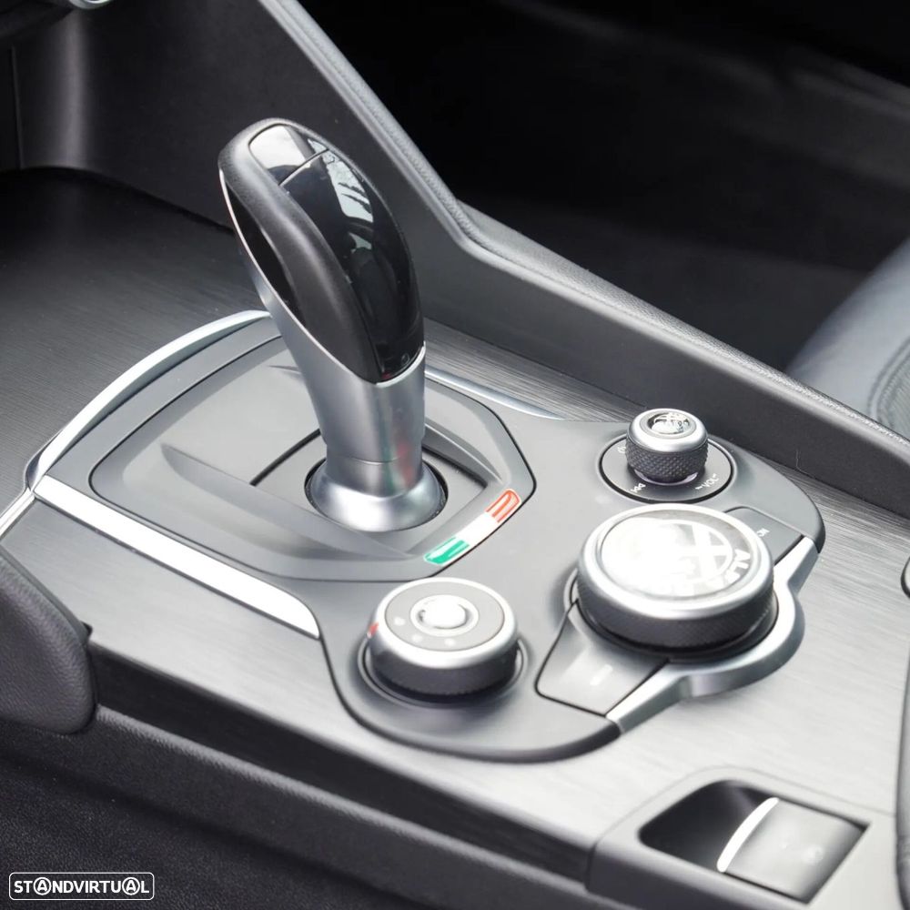 Alfa Romeo Giulia 2.2 D AT8 - 20