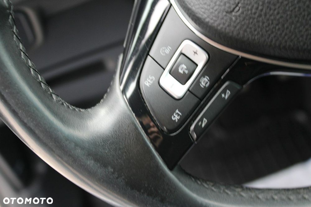 Volkswagen Touran - 23