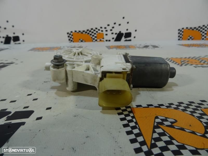 Motor Do Elevador De Vidro Frente Direito Bmw 1 (E87)  0130822227 / 69 - 4