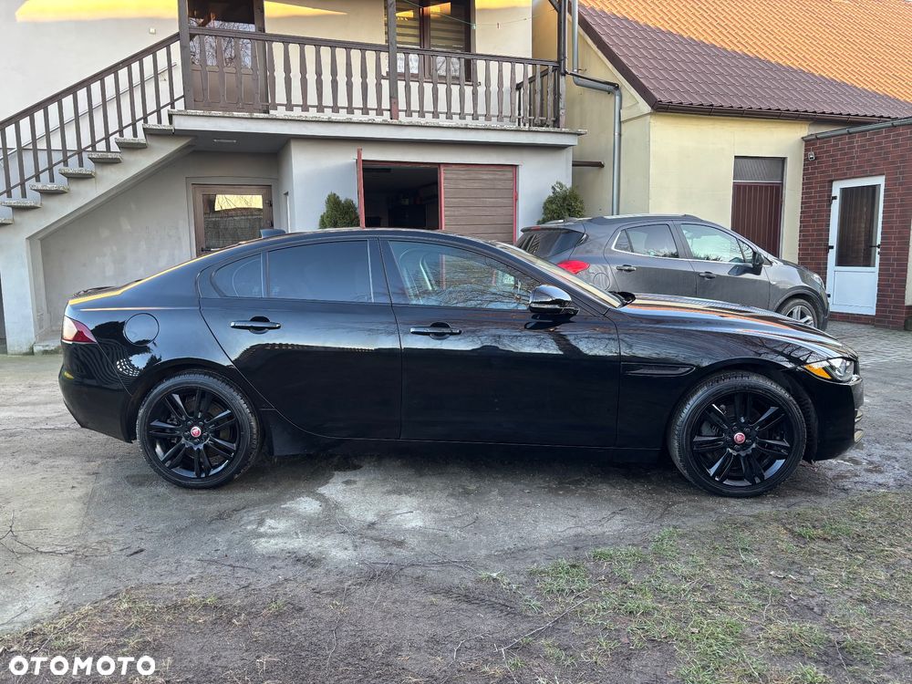 Jaguar XE 25t AWD Prestige - 6