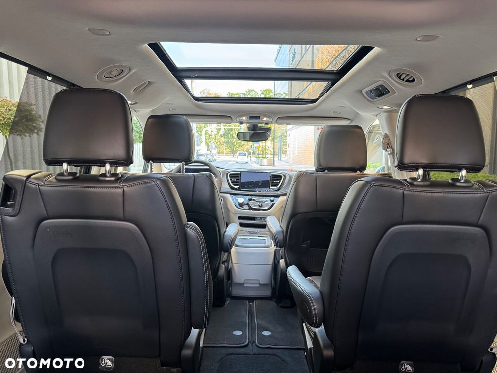 Chrysler Pacifica - 30