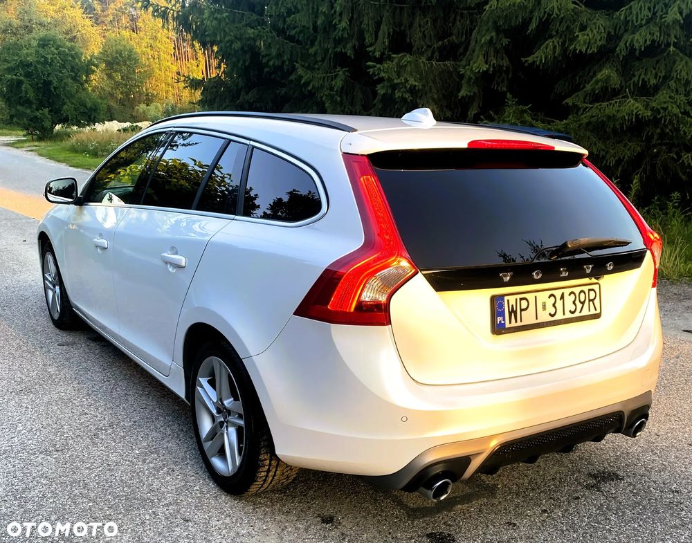 Volvo V60 D4 AWD Geartronic RDesign - 12