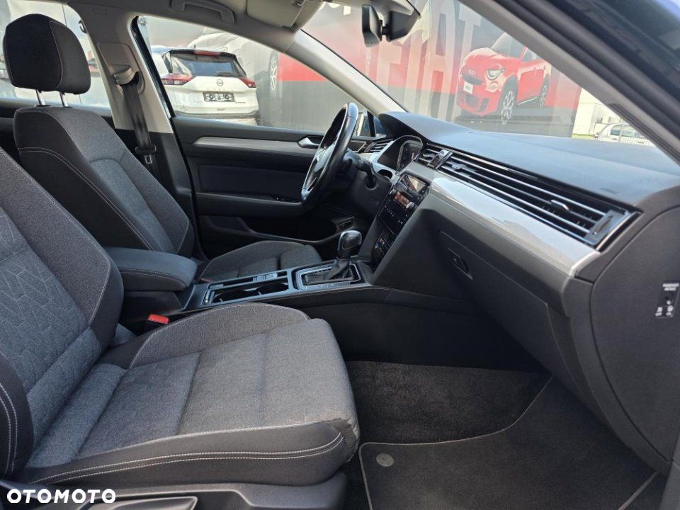 Volkswagen Passat - 16