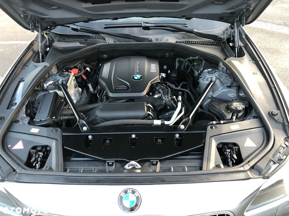 BMW Seria 5 520d - 25