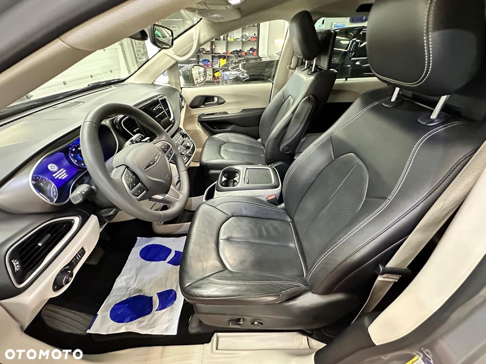 Chrysler Pacifica - 15