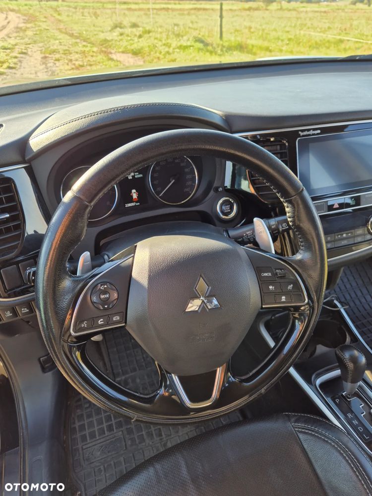 Mitsubishi Outlander 2.0 Intense + 4WD CVT - 13