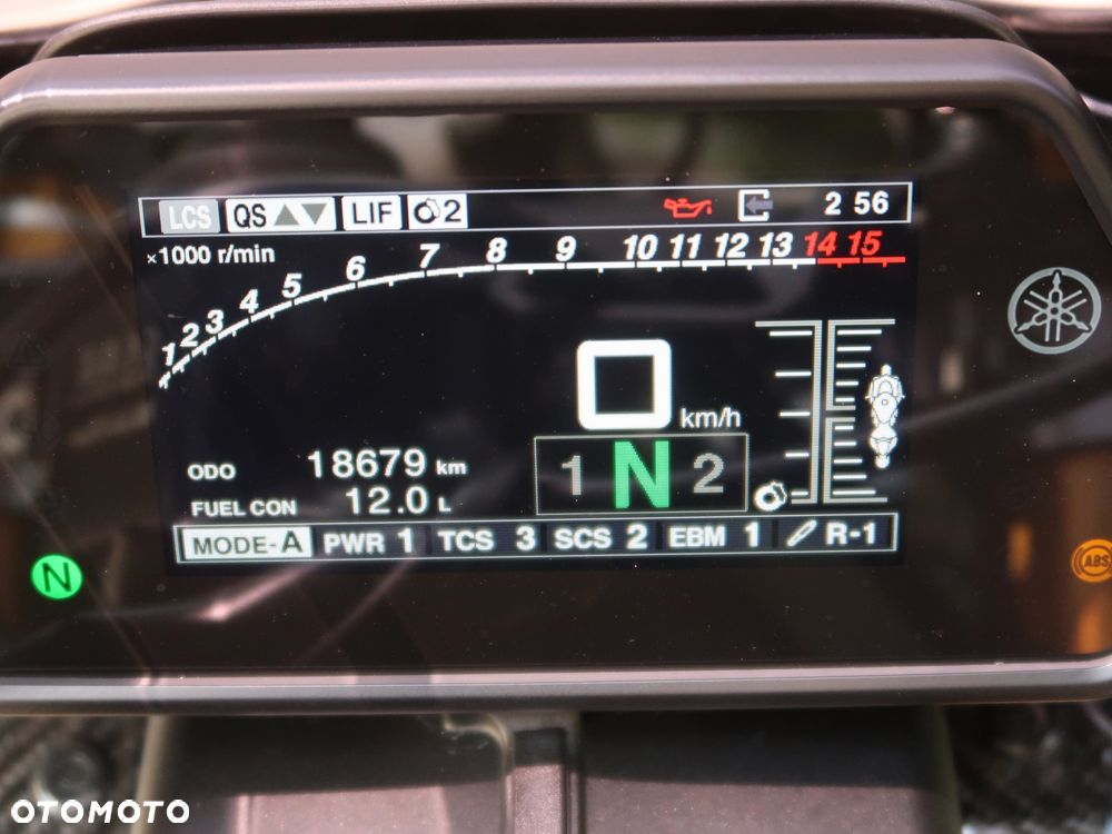 Yamaha R1 - 19