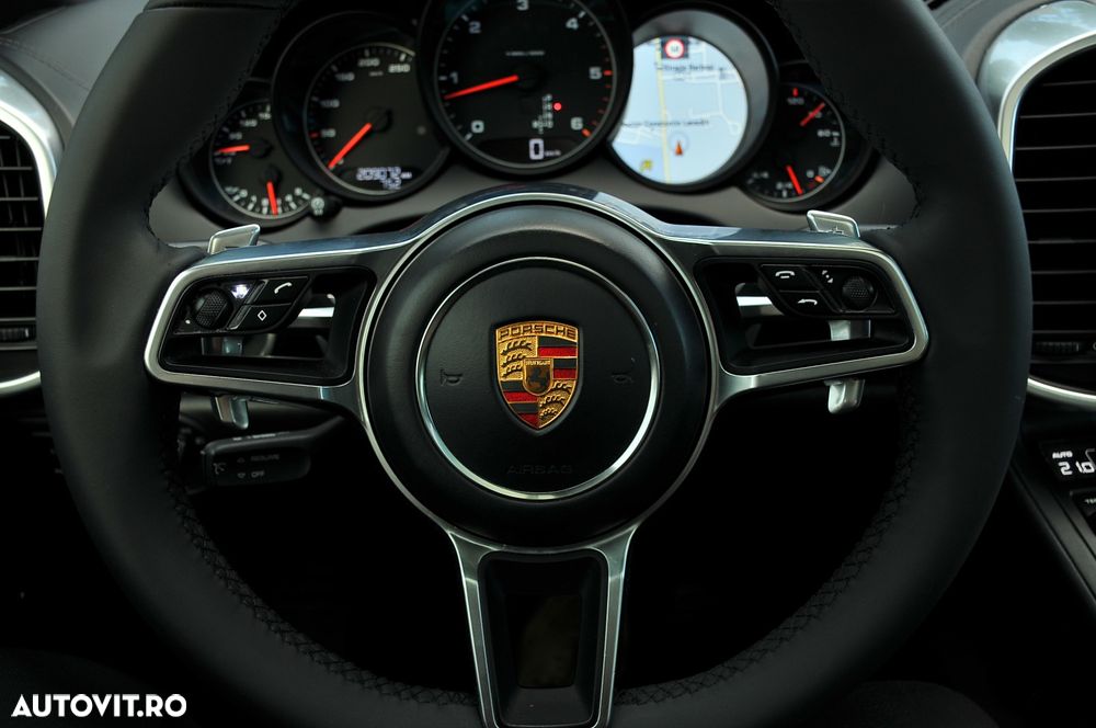 Porsche Cayenne Platinum Edition - 15