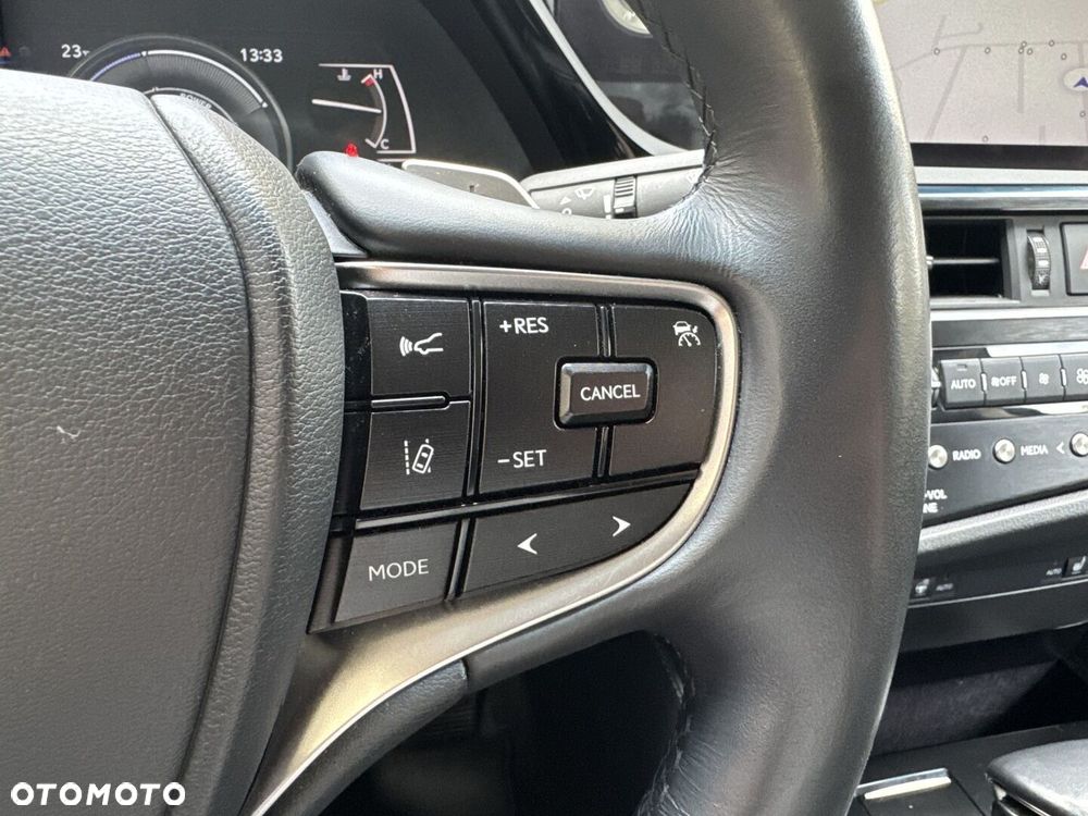 Lexus ES 300h Business Edition - 18
