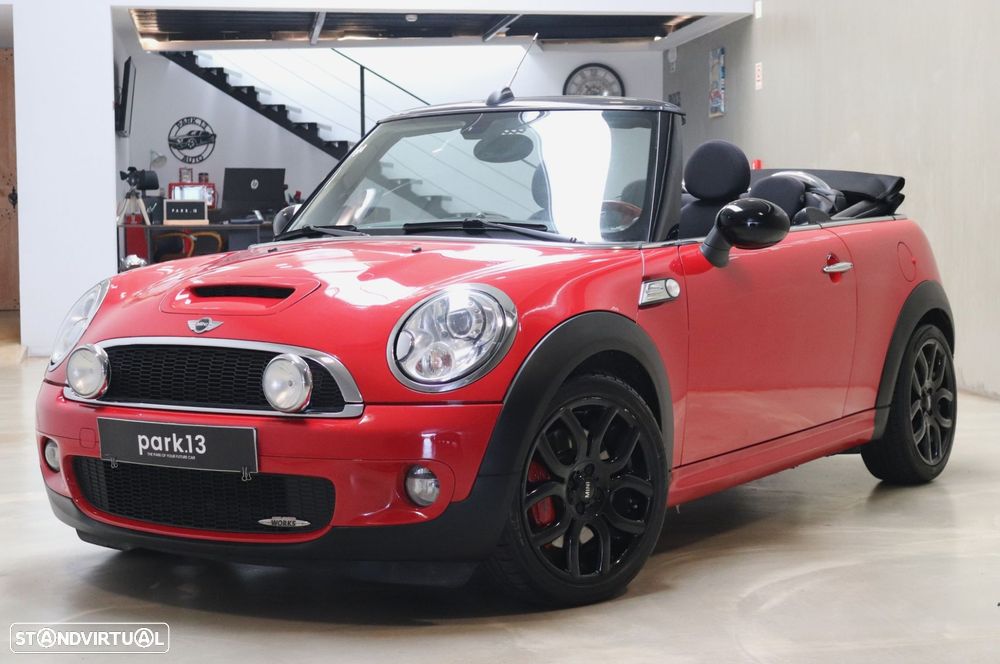 MINI Cabrio John Cooper Works - 11