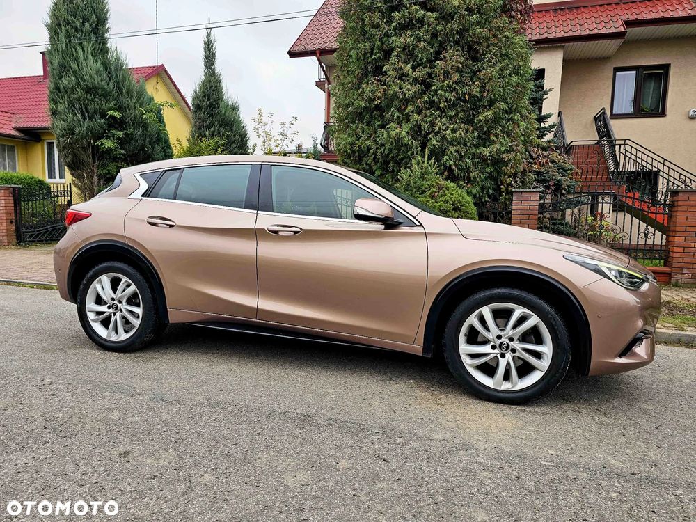 Infiniti Q30 1.6t Premium - 13