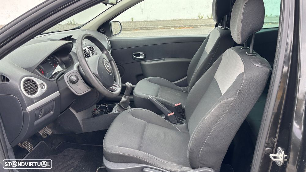 Renault Clio 1.2 16V Confort - 7