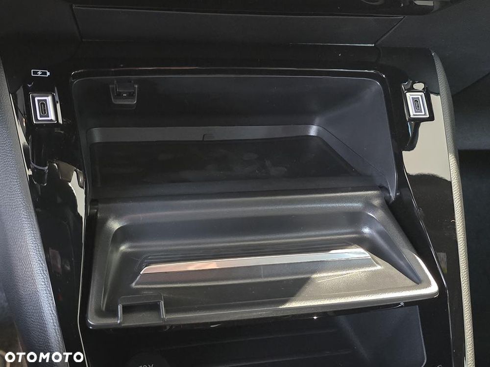 Peugeot 2008 PureTech mHEV Allure e-DCS6 - 22