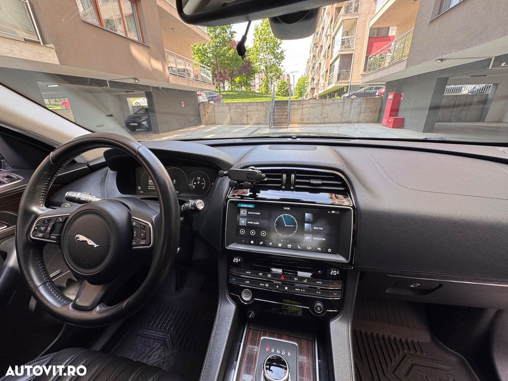 Jaguar F-Pace 20d AWD Prestige - 3