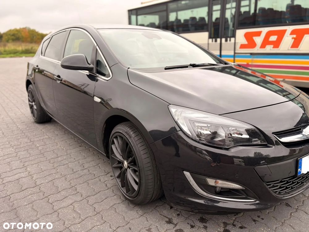 Opel Astra 2013 photo 2