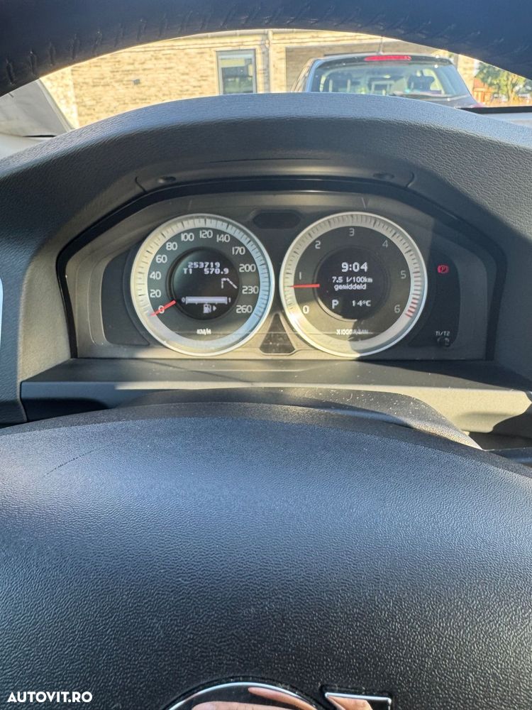 Volvo V60 D5 Geartronic Summum - 5