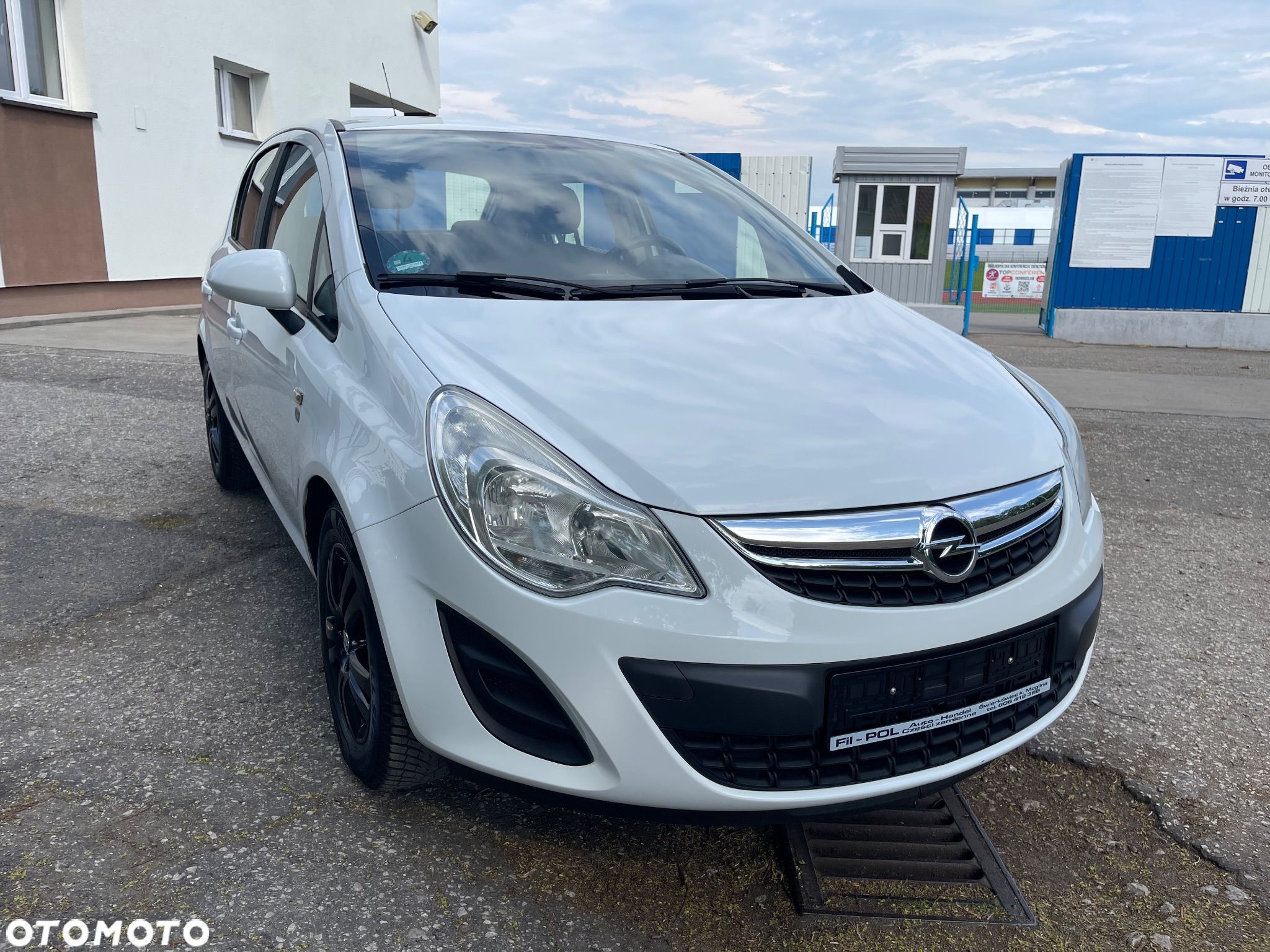 Opel Corsa 1.2 16V Color Edition - 1