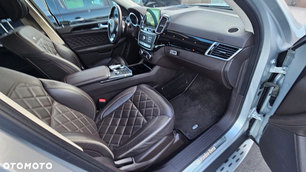 Mercedes-Benz GLS - 25